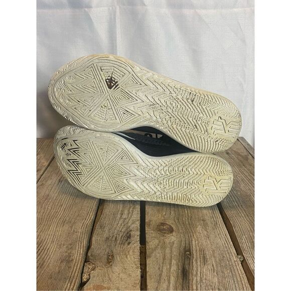 Nike Kyrie Flytrap 5 Basketball Shoes Black White Men’s Size 12 DM1125-001 - Picture 9 of 9